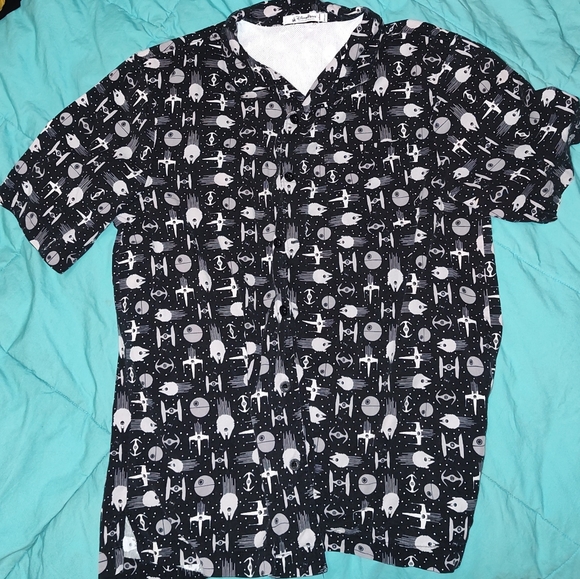 Disney Men's Small Star Wars Vented Button-Up Shirt w/ Spaceship Print - Picture 1 of 3